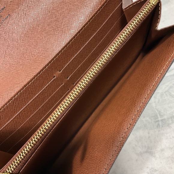 Sold Louis Vuitton Sarah Wallet Monogram - Picture 12 of 14